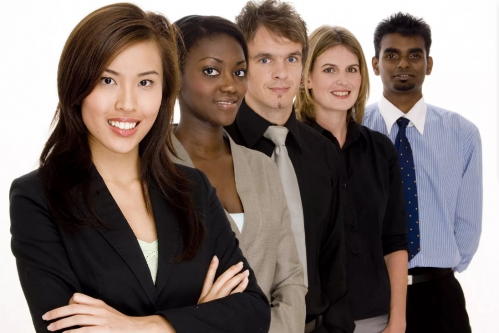 Какая кожа менее повреждается лучами солнца, так как большое количество ме- ланина препятствует проникновению ультрафиолетовых лучей вглубь кожи и предохраняет ее от ожогов?