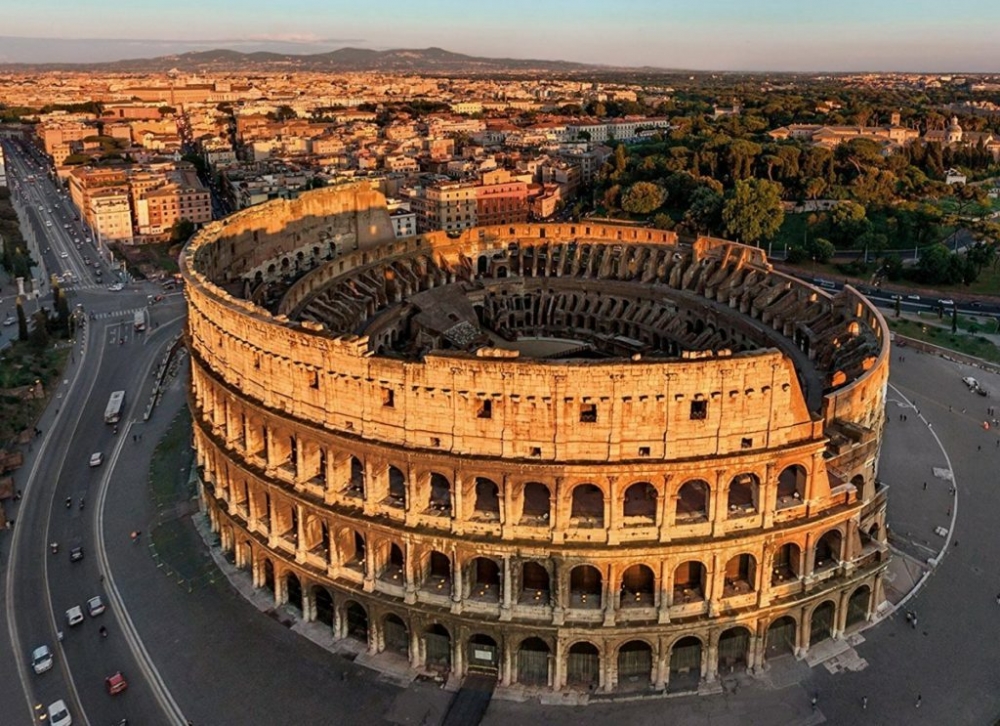 Как иначе называется древнеримский Колизей?