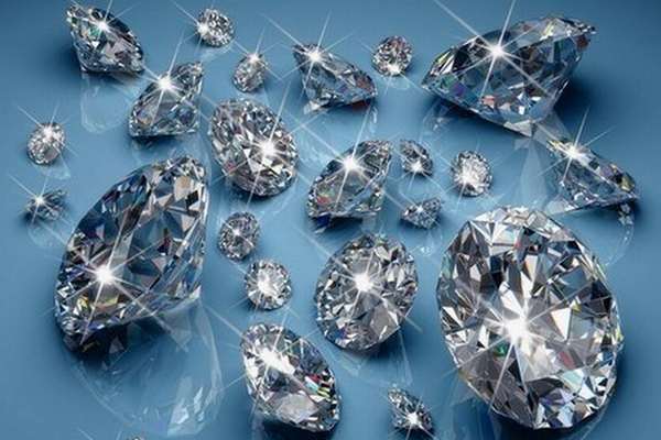 Что составляет кристаллическую структуру алмаза