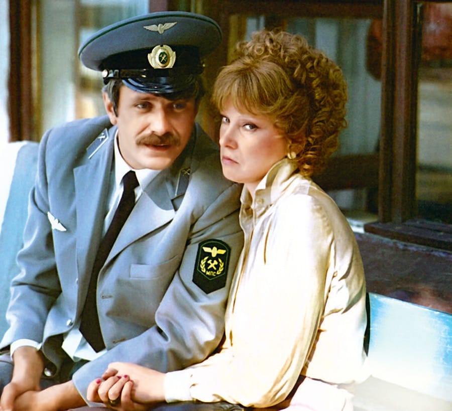 Что предложила сделать Вера Платону, чтобы ему засчитали прибытие на утреннюю поверку в колонию в конце фильма?