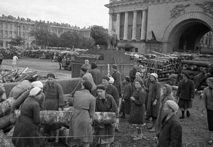 Определите, что называлось «зажигалкой» в Ленинграде
