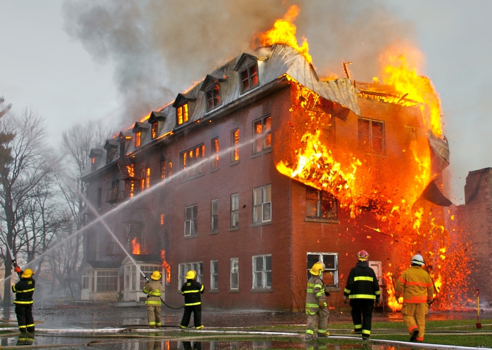 Пожары, которые возникают и развиваются внутри зданий: