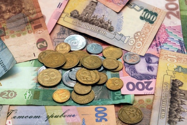 В ходе денежной реформы 1996 года в Украине каким был курс старой валюты (купоно-карбованца) к новой (гривне)?