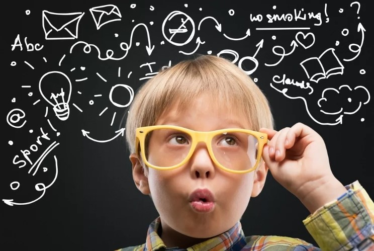 На автомобиле, использующем шипованную резину, сзади обязательна должна быть соответствующая наклейка. Зачем?