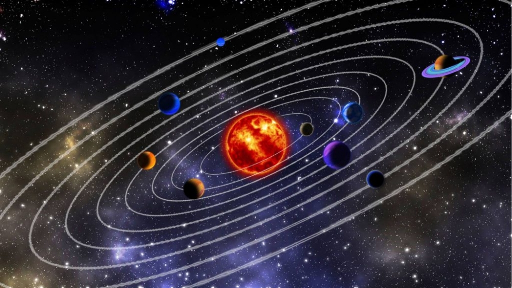 Фамилия польского ученого, предложившего свою теорию, по которой в центре системы находится Солнце, а все планеты, включая Землю, движутся вокруг него по круговым орбитам: