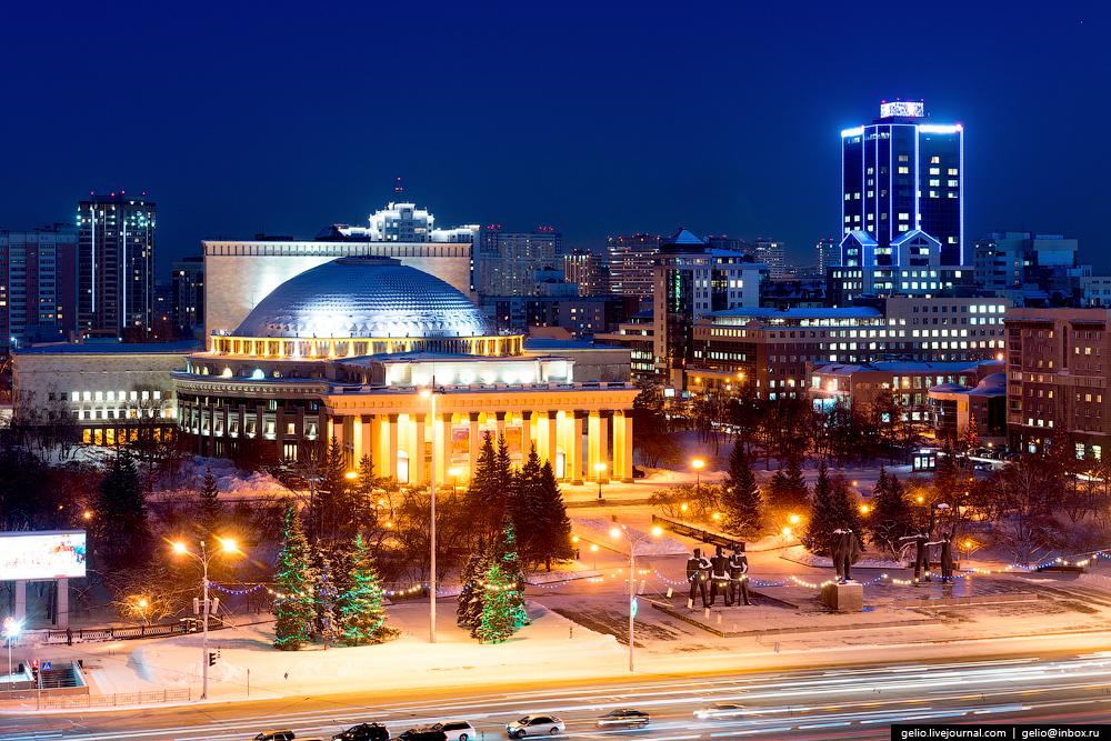 Город Новосибирск расположился в юго-восточной части Западно-Сибирской равнины. А на берегах какой реки он стоит?