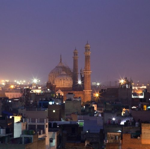 Это государство занимает второе место по численности населения в мире.