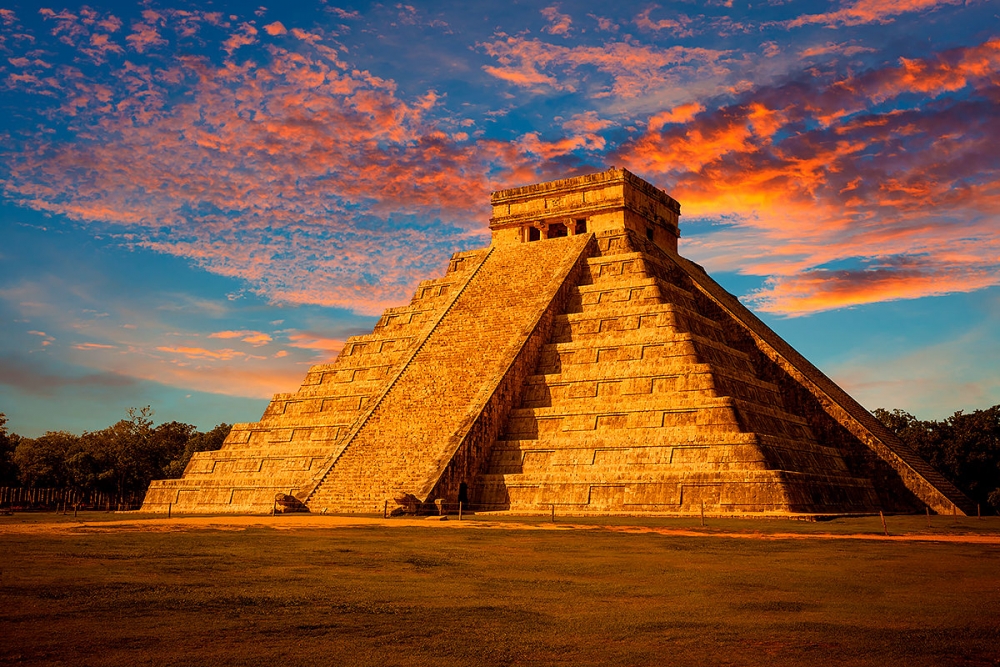Как переводится имя божества, которому был посвящена пирамида Кукулькана?
