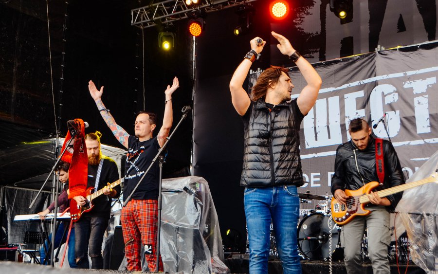 Как называется песня?