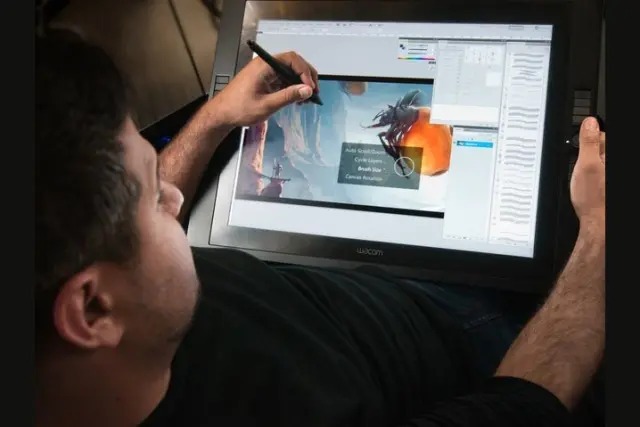 Ты выбираешь планшет в интернете. В двух магазинах его стоимость одинаковая – 20000 рублей, но акции проходят разные. Где лучше приобрести товар?