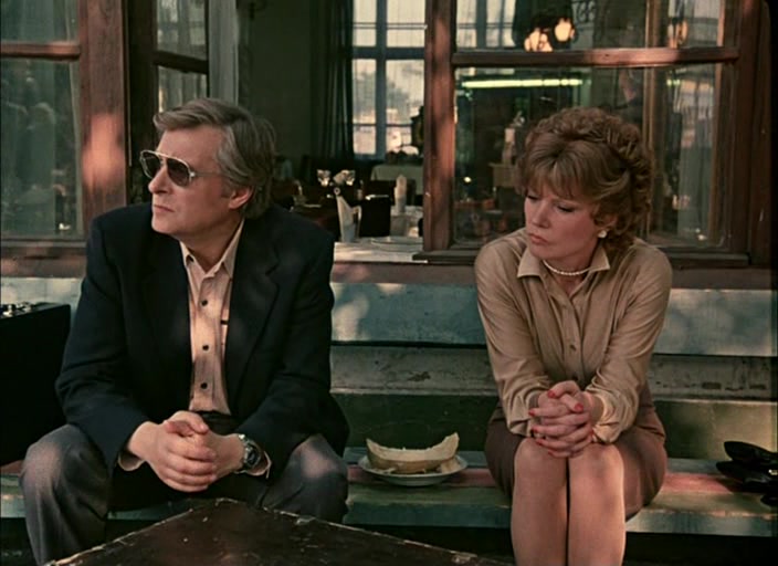 На какой станции в привокзальном ресторане работала главная героиня фильма – официантка Вера Нефедова?