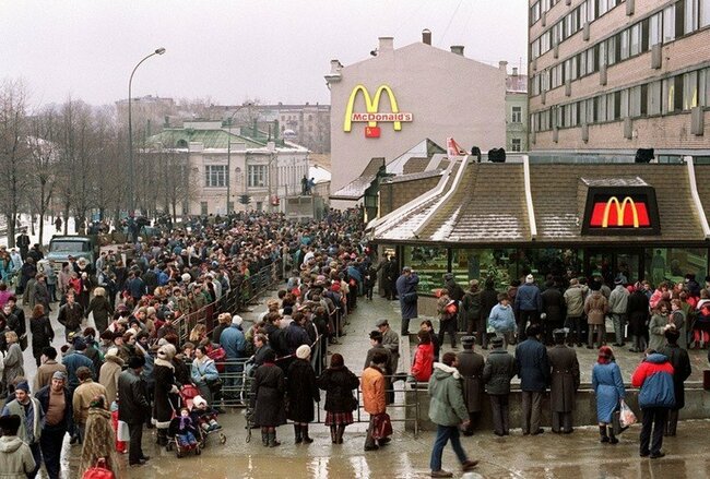 В каком году открылся первый McDonald's в России?