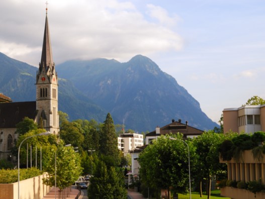 Как пишется название столицы Лихтенштейна?