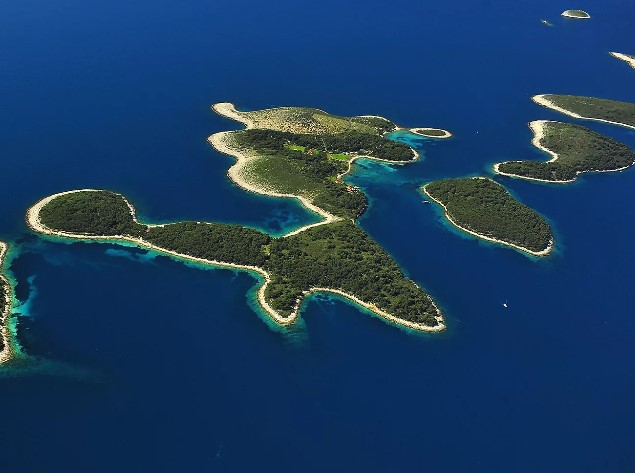 Другим название какого архипелага является Грумант?