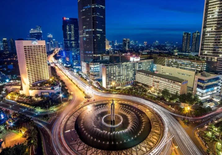 На каком острове расположена столица Индонезии, Джакарта?