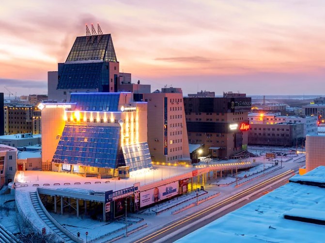 Как звали сотника, отряд которого основал Якутский острог?