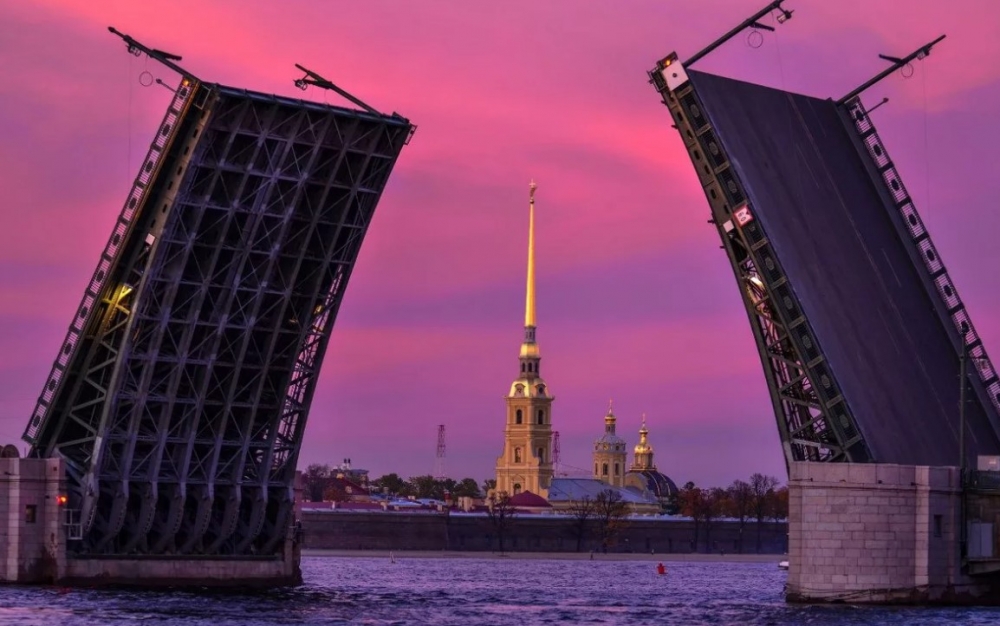 В каком районе находится Мало-Калинкин мост?