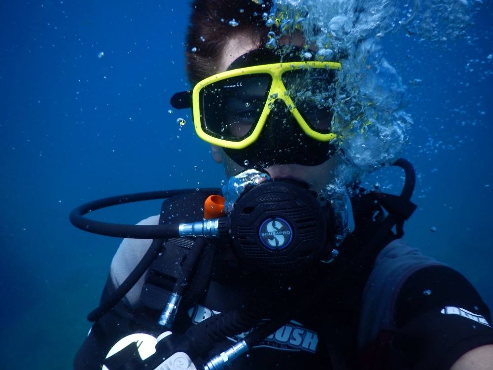 Кто разработал акваланг, позволяющий людям долго находиться под водой?