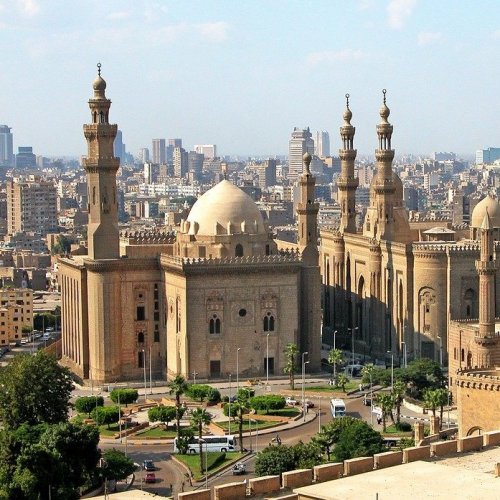 Столица этого государства — третий по величине город Африки.