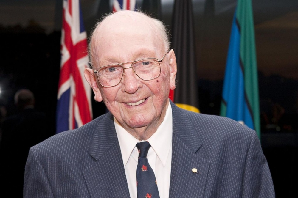  Как именно австралийский страховой агент Дон Ричи спас более 164 человек, получив за это ордена и медали?