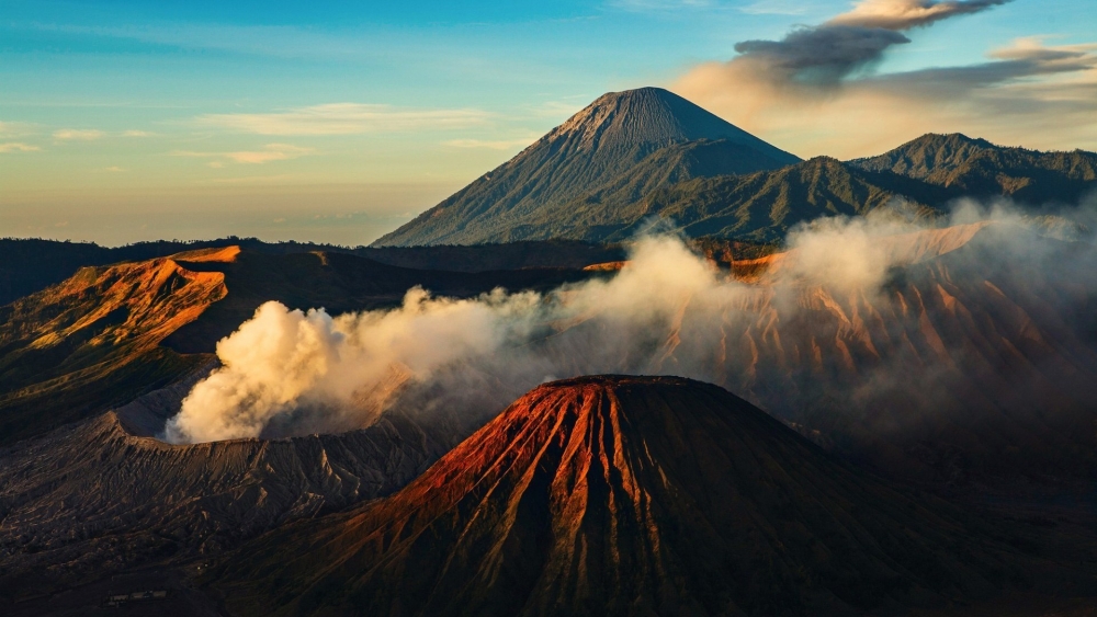 Какой вулкан является самым высоким в мире?
