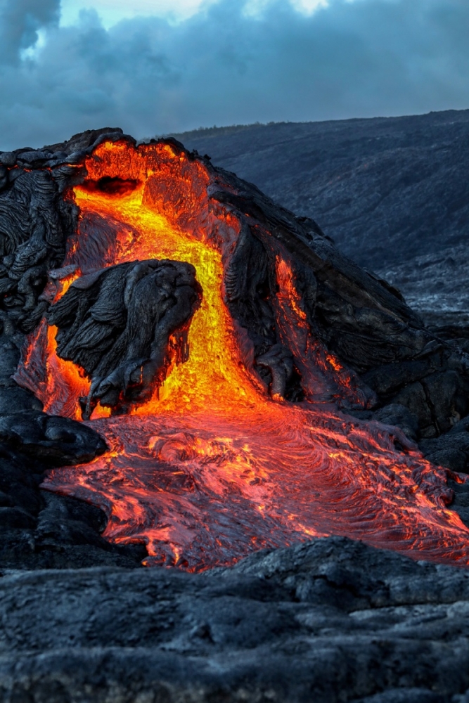 Последнее взрывное извержение этого вулкана на 2021 год датировалось 1877 годом. Находится он в хребте Западной Кордильеры Перуанских Анд, на границе Чили и Аргентины.
