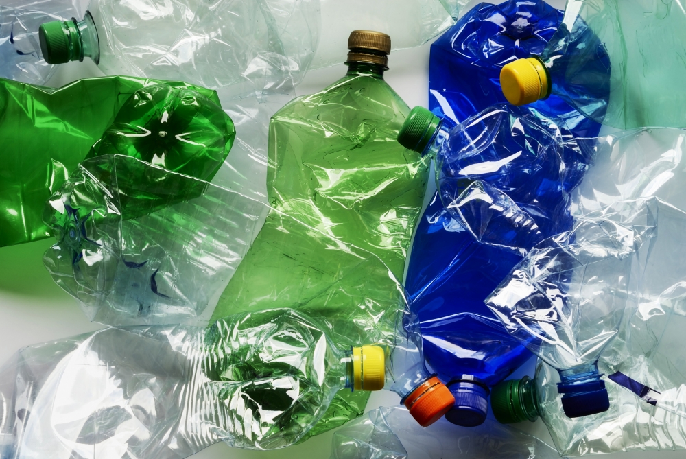 Пластиковый мусор — глобальная проблема для мирового океана. А знаете ли вы, что делает музыкант Фарелл Уильямс из океанического пластика?