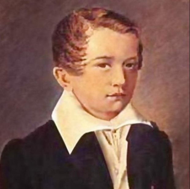 Этот русский писатель принадлежит к древнему роду тульских дворян. Детство его прошло в поместье Спасское-Лутовино, принадлежавшем его матери Варвары Петровны Лутовиновой.