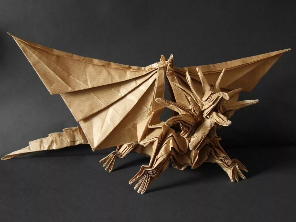 Из батарейки можно сложить оригами