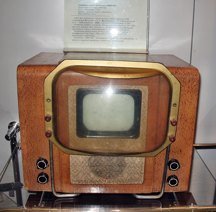 Четкость изображения телевизора определяло количество строк. Какое количество строк было применено впервые в мире в советском телевизоре Москвич-Т1?