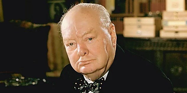 В какой номинации премьер-министр Великобритании Уинстон Черчилль получил Нобелевскую премию?