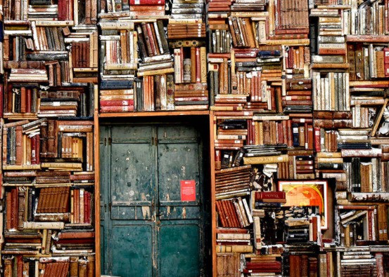 «Он любил и страдал. Он любил деньги и страдал от их недостатка». В каком романе вы найдете эти и множество других саркастичных строк?