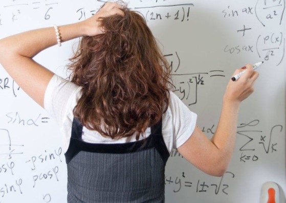 А если сравнить эти числа (63-27):9:5 и (63+27:9):5, какой знак поставите?