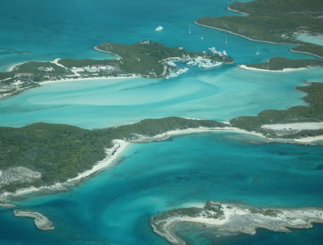 Крупнейшим островом какого архипелага является Куба?