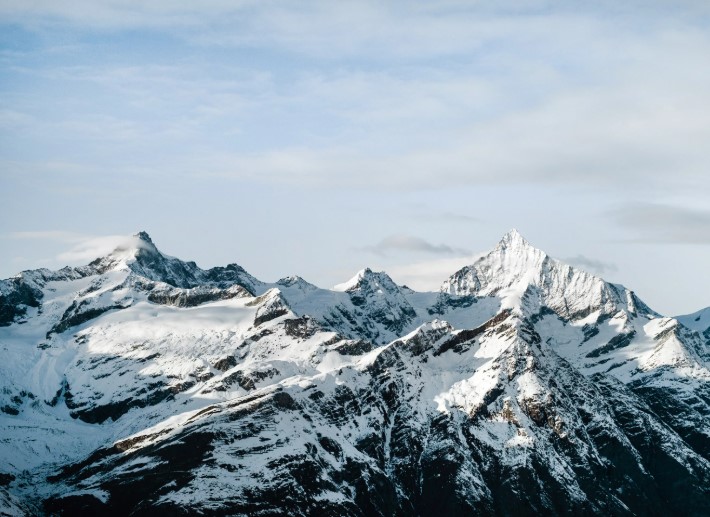 Какова высота высочайшей вершины Земли над уровнем моря?