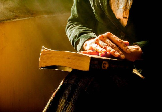 «Болезнь моя только в том, что за двадцать лет я нашел во всем городе только одного умного человека, да и тот сумасшедший!». Где встречается эта цитата?