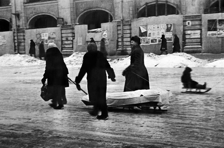 Вспомните, кто относится к поэтам блокадного Ленинграда?