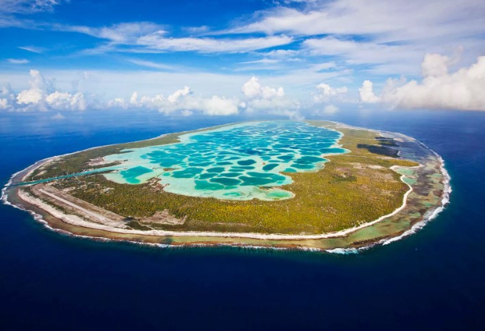Какой из остров из группы Японские острова самый большой по площади и самый густонаселенный?