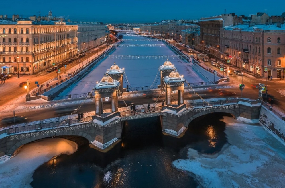 В каком году был открыт Дворцовый мост?