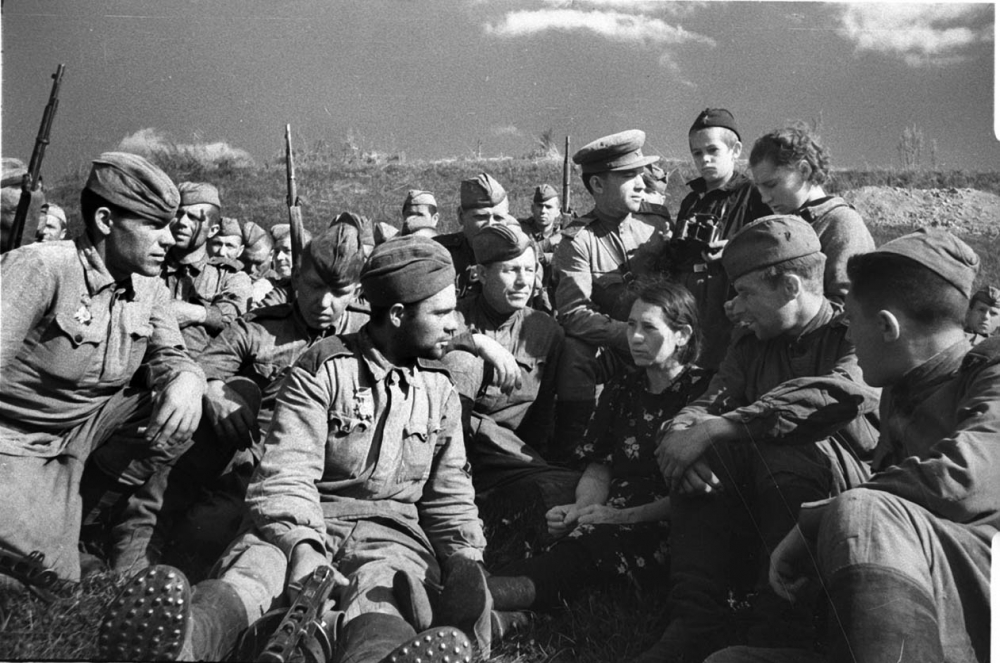 С каких слов начинается песня «Священная война»?