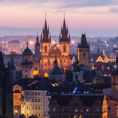 Столица этого европейского государства является побратимом Санкт-Петербурга.