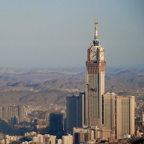  Как называется город в западной Саудовской Аравии, являющийся центром паломничества для мусульман?