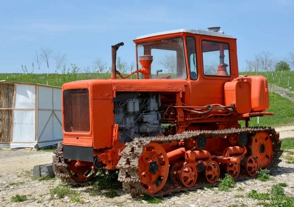 Какой был самый массовый гусеничный трактор в СССР?