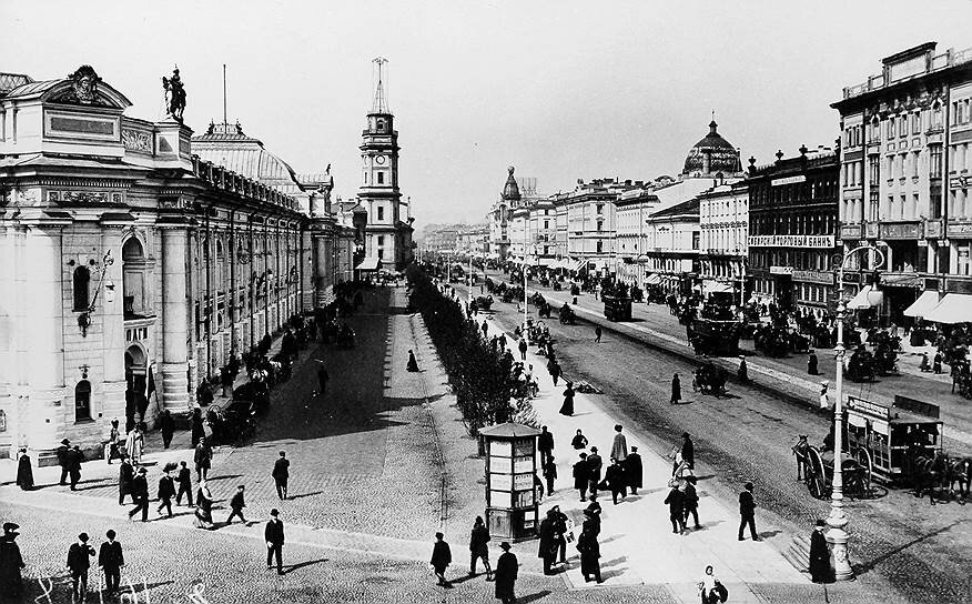 В каком году был переименован Петроград?