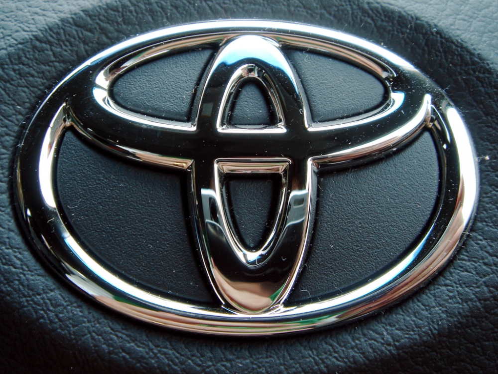 Что символизирует эмблема компании Toyota?