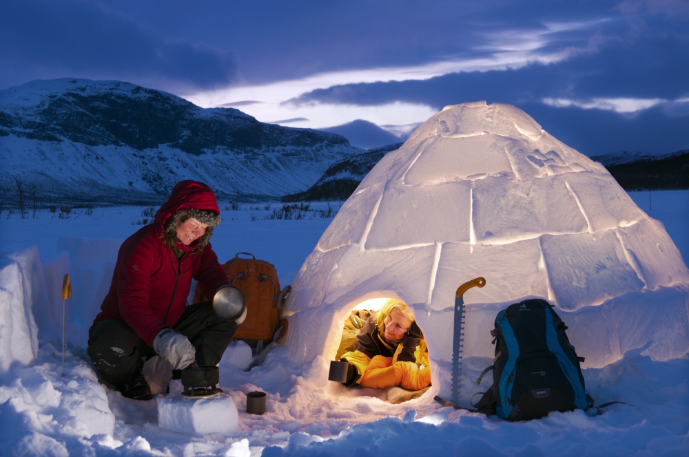 Как называется куполообразное зимнее жилище эскимосов, сооруженное из снежных или ледяных блоков?  