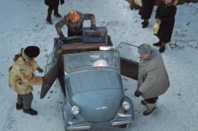 Этот двухместный автомобиль известен по фильму «Операция „Ы“ и другие приключения Шурика»