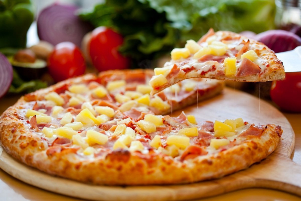 В какой стране придумали гавайскую пиццу?