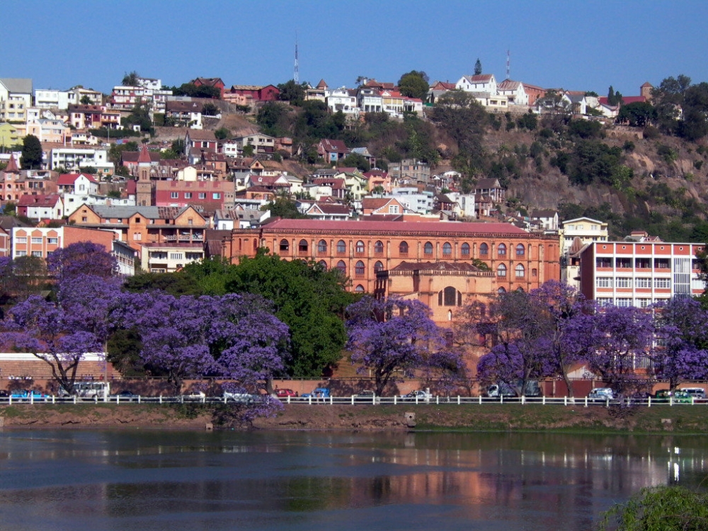 Как переводится название столицы Мадагаскара – Антананариву?