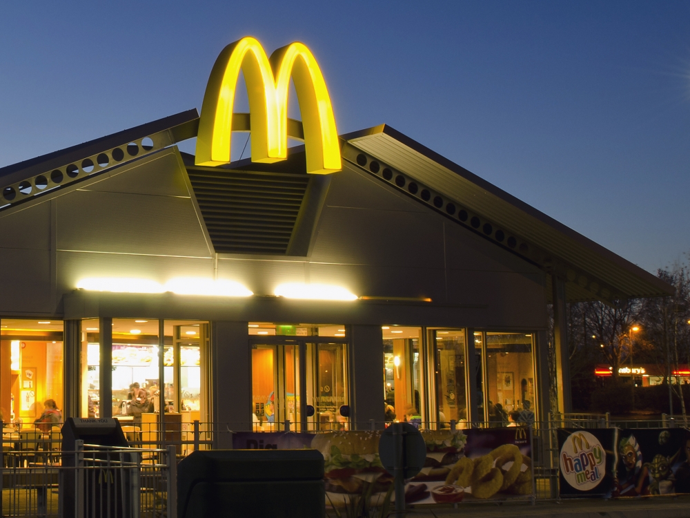 В этой стране находится самое большое в Европе количество ресторанов сети McDonald's на душу населения.